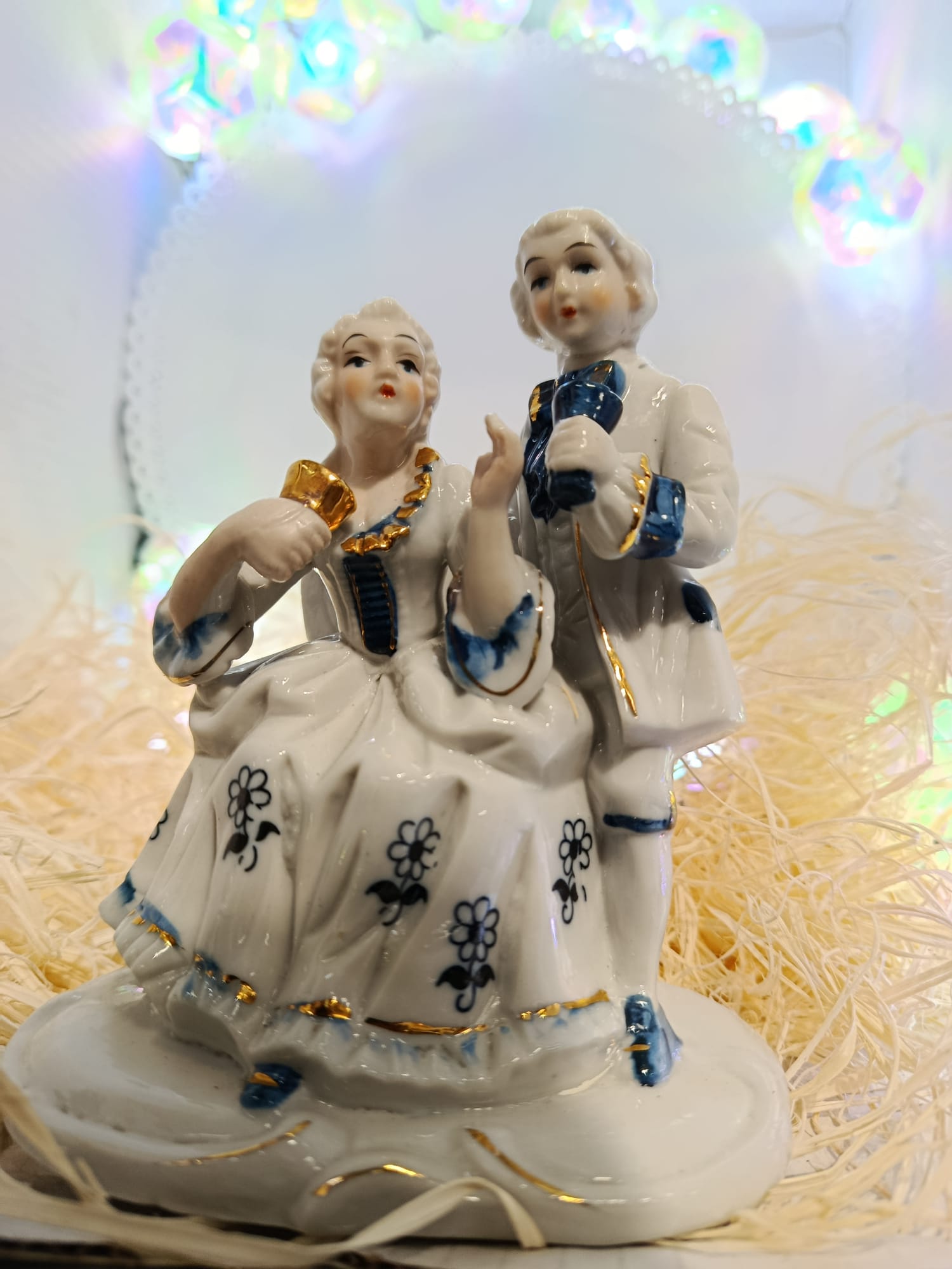 statuetta-in-porcellana-coppia-romantica-settecentesca-bianco-blu-cobalto-e-oro